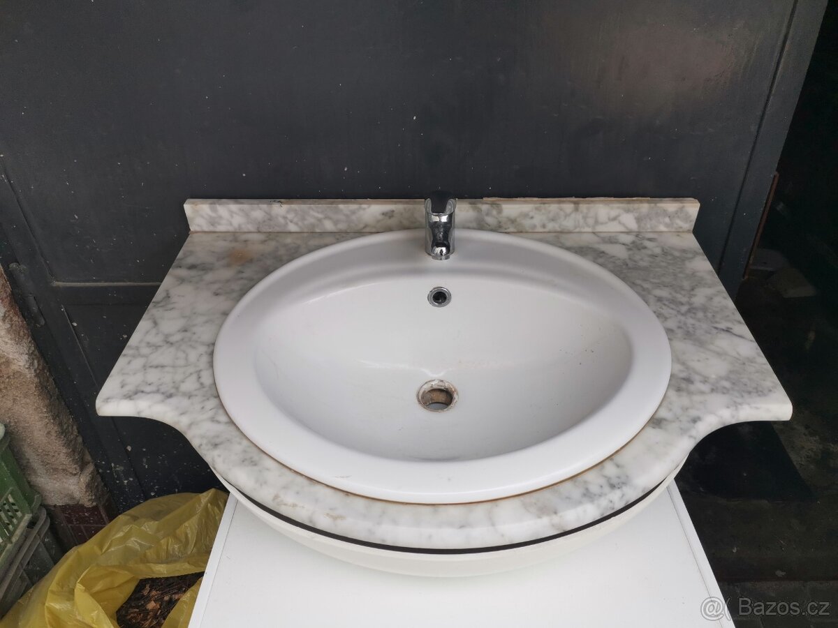 Umyvadlo v žulové desce - 2