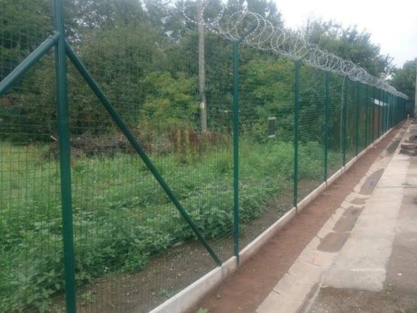 Montáž plotů,montáž 2D a 3D panelů,montáž brány a branky - 2