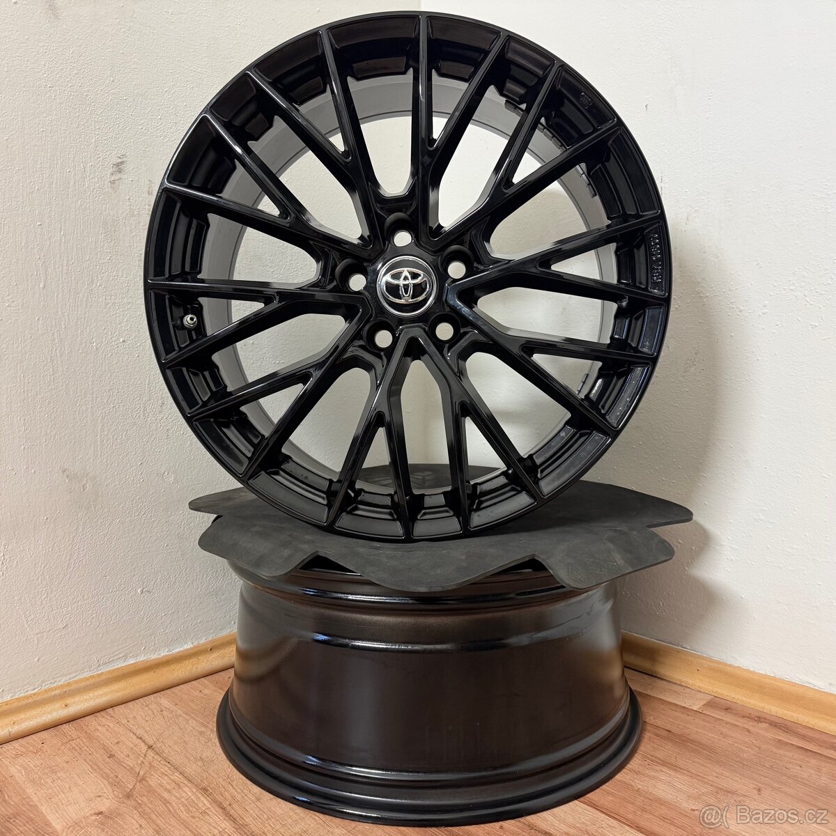 NOVÁ TOYOTA RAV4/HIGHLANDER 5x114,3 R19 ET39+TPMS - 2