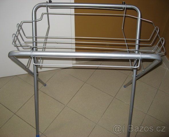 Zelená vanička - cca 1 metr + stojan s mřížkou - 2