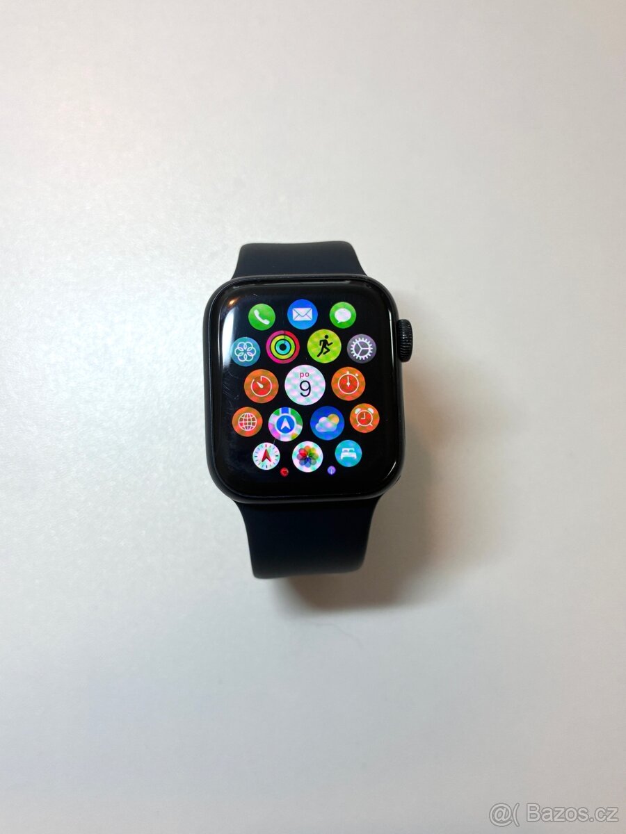 Apple watch SE (2.gen) 40mm černé - 2