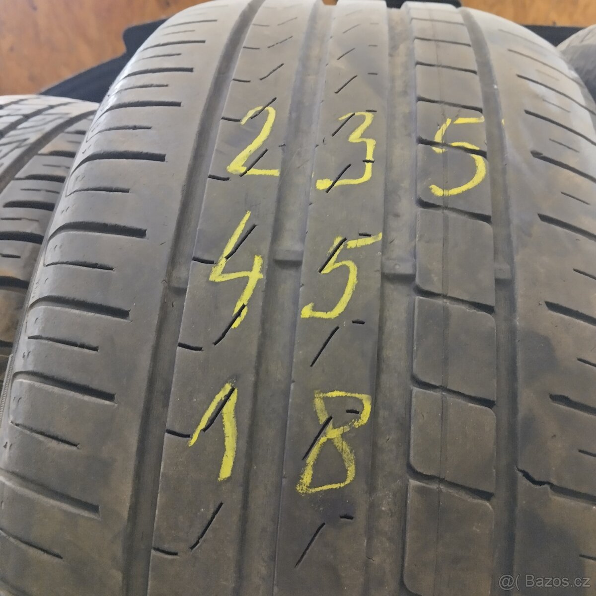 Pneu letní 235/45/18 - 2