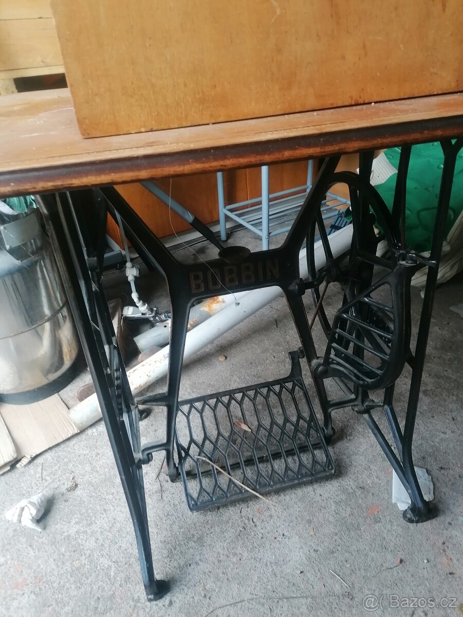 starožitný šicí stroj Bobbin. - 2