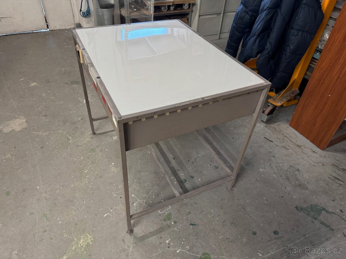 Montážní prosvětlovací stůl - 2