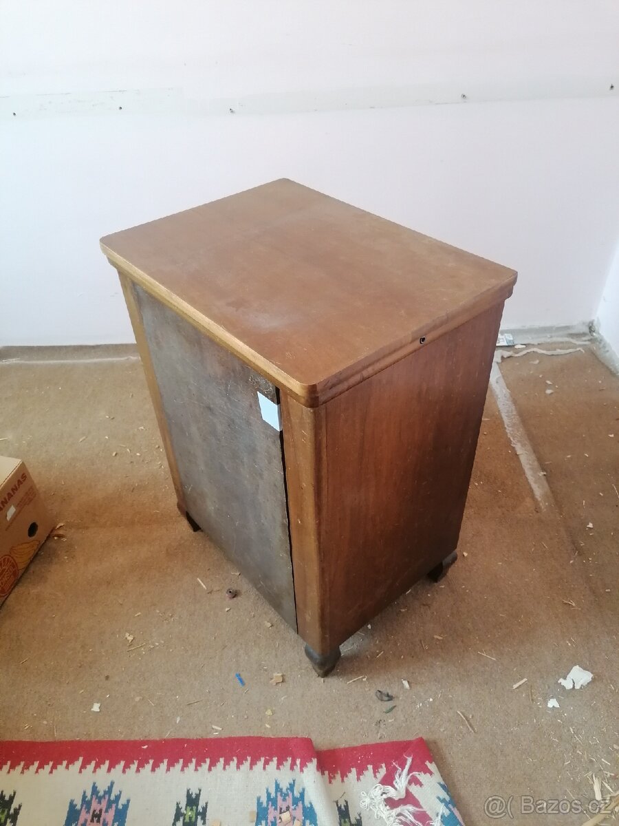 Šlapací šicí stroj Lada - 2