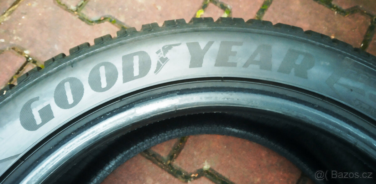 Pneu Goodyear UltraGrip 245/45/17 2 ks - 2