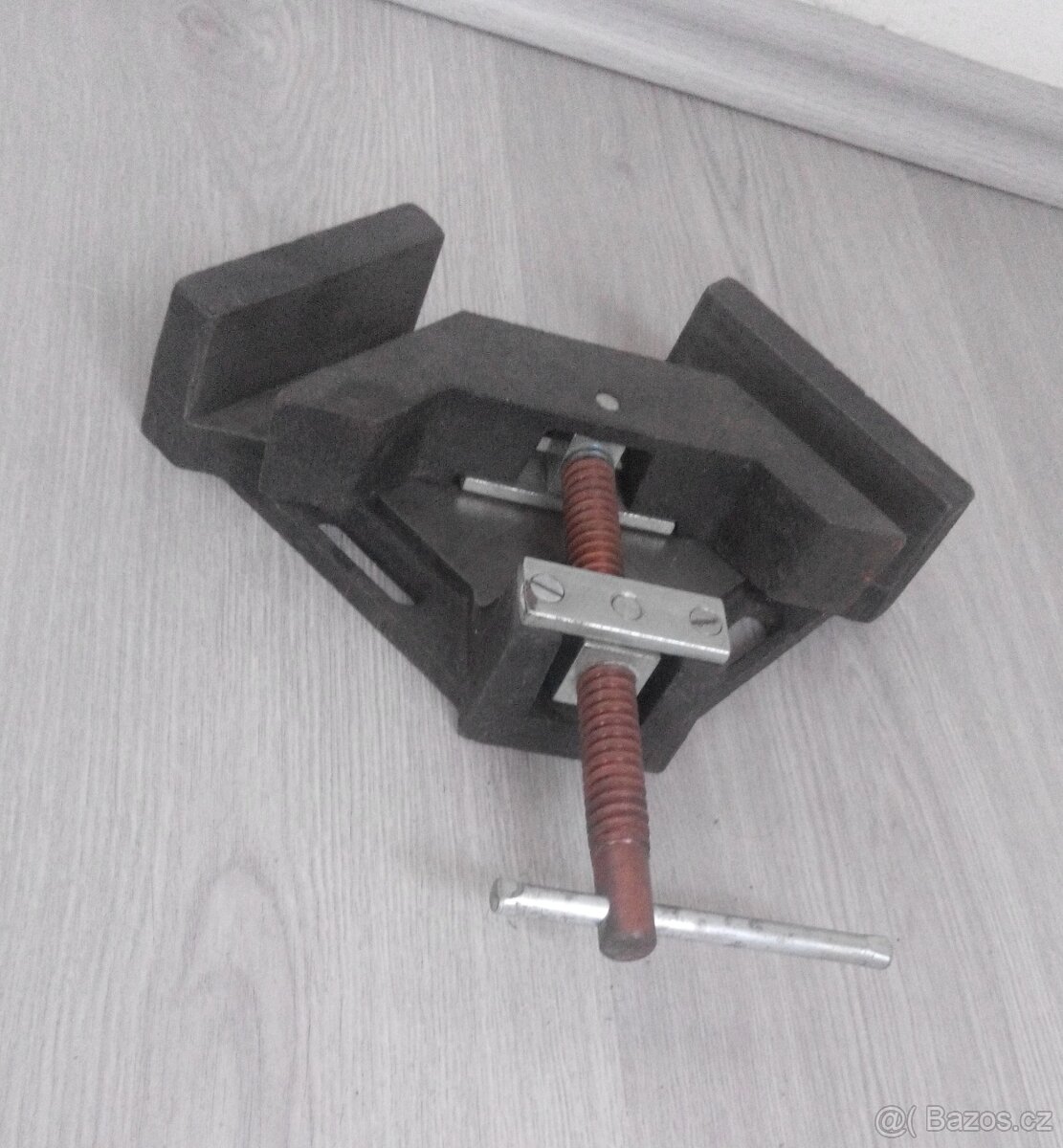 Pravoúhlá svařovací litinová dvouosá svěrka / svěrák - 2