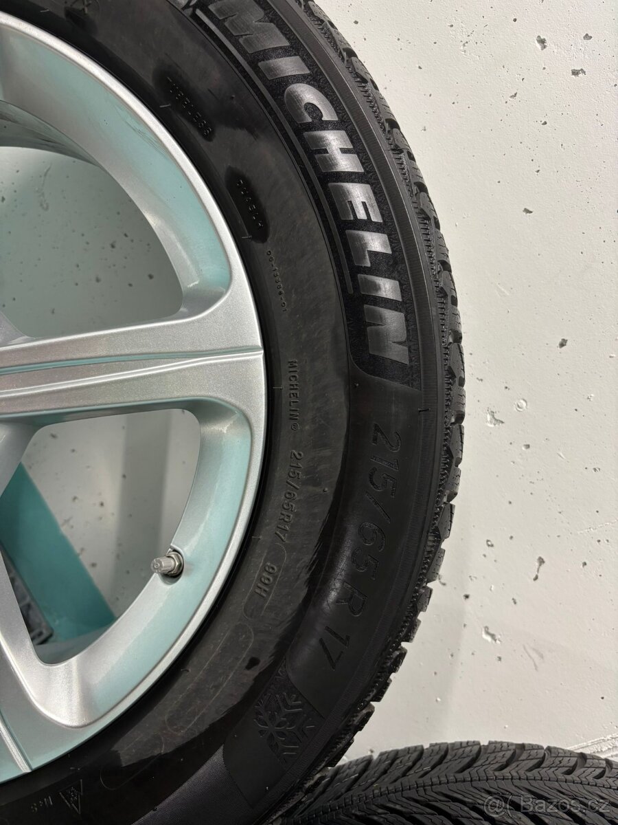 Zimní kola na Mercedes GLB / GLA (215/65 R17), Top stav - 2
