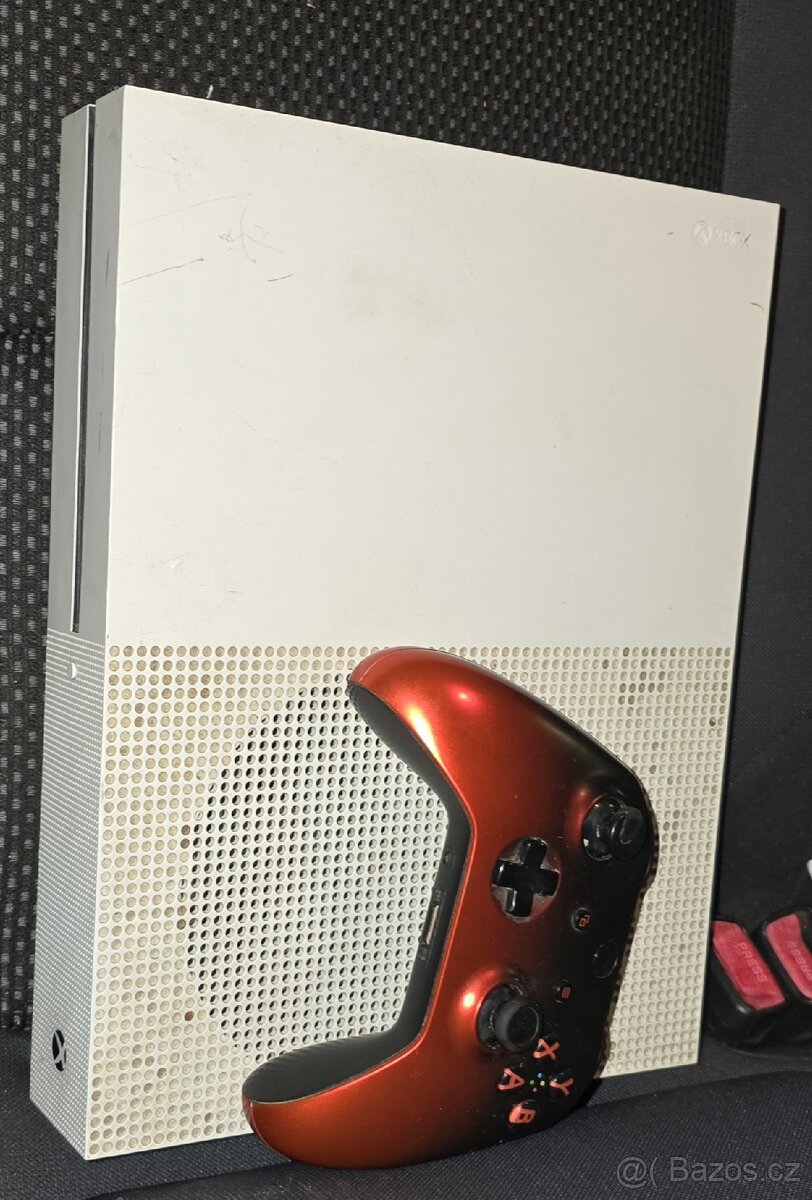 Xbox One S s ovladacem - 2