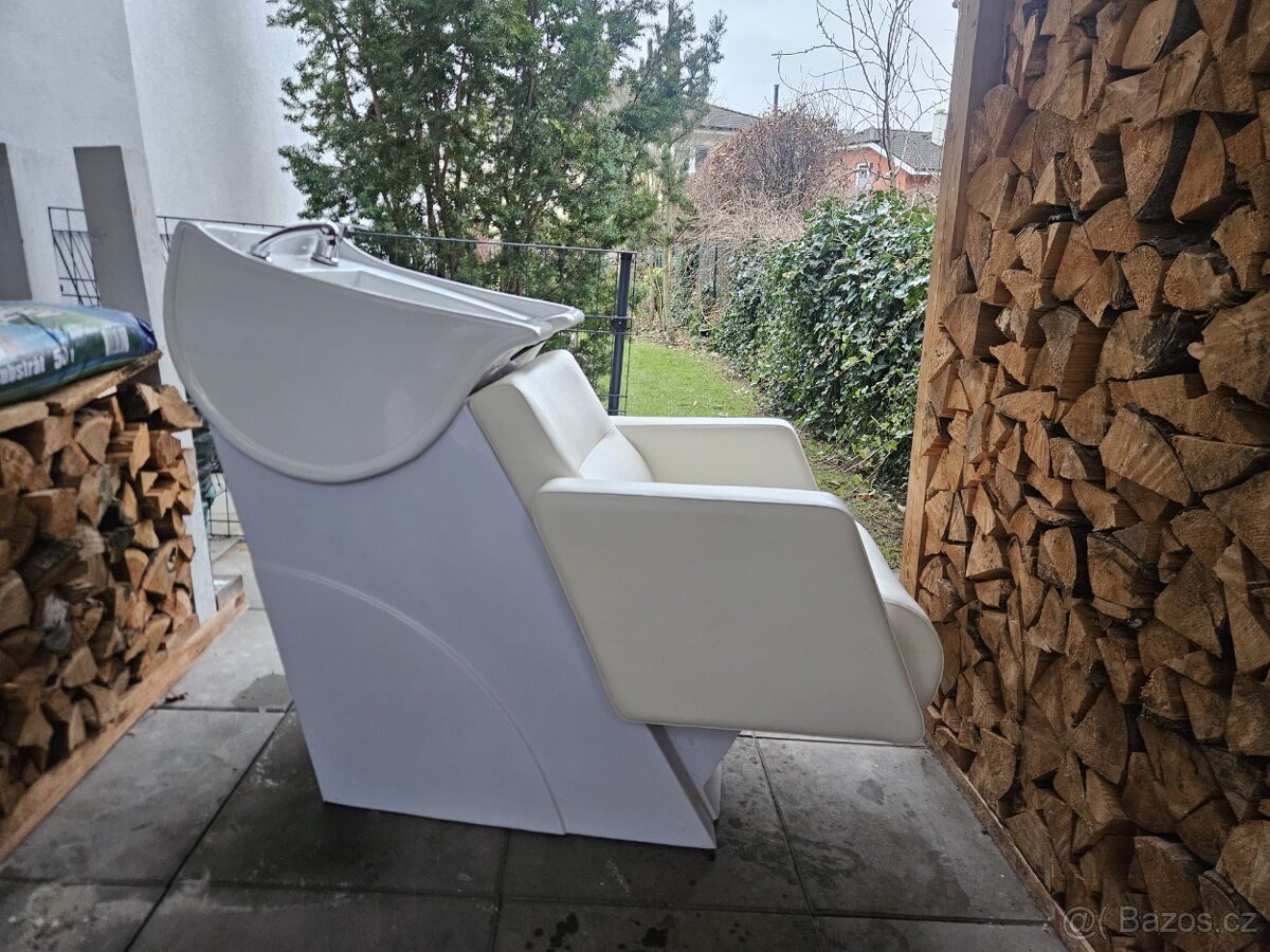 Kadeřnický mycí box - 2