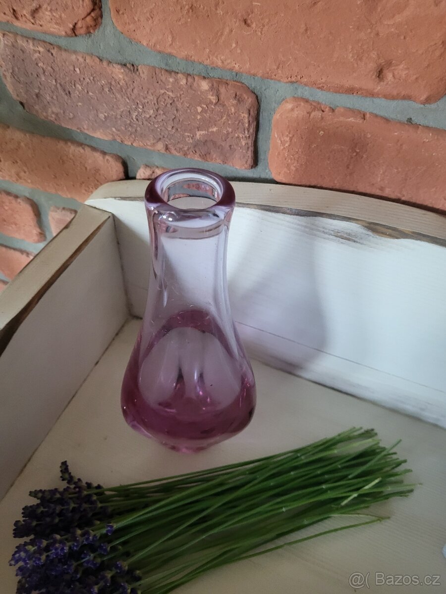 VÁZA-STAROBYLÁ- HUTNÍ SKLO FIALOVÁ- KRÁSNÝ DESIGN - 2