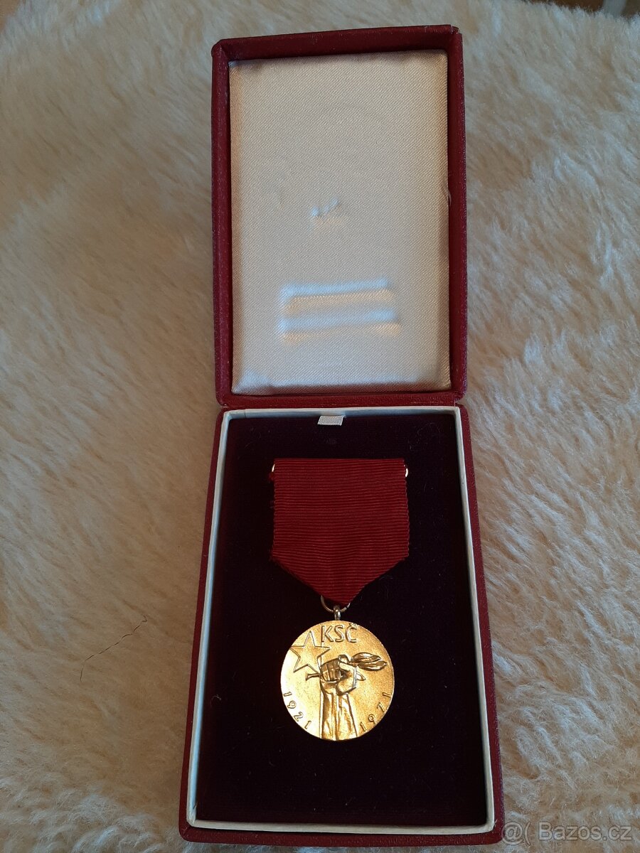 Odznaky, medaile, vyznamenání - 2