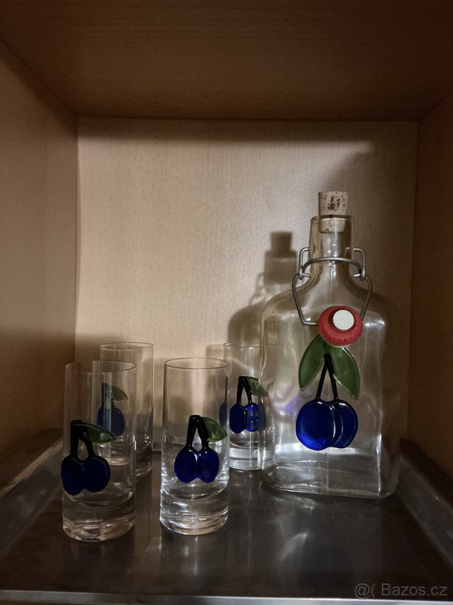 Sada panáků s lahví + uzávěr - 2