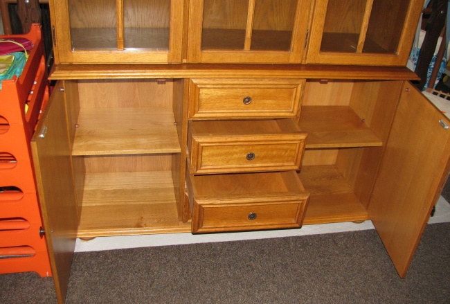 Rustikální komoda s vitrínou - 2