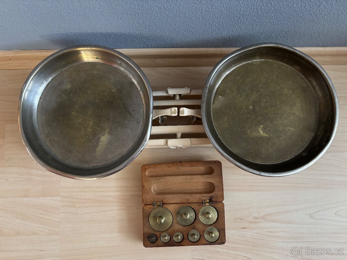 Stará váha i se závažími - 2