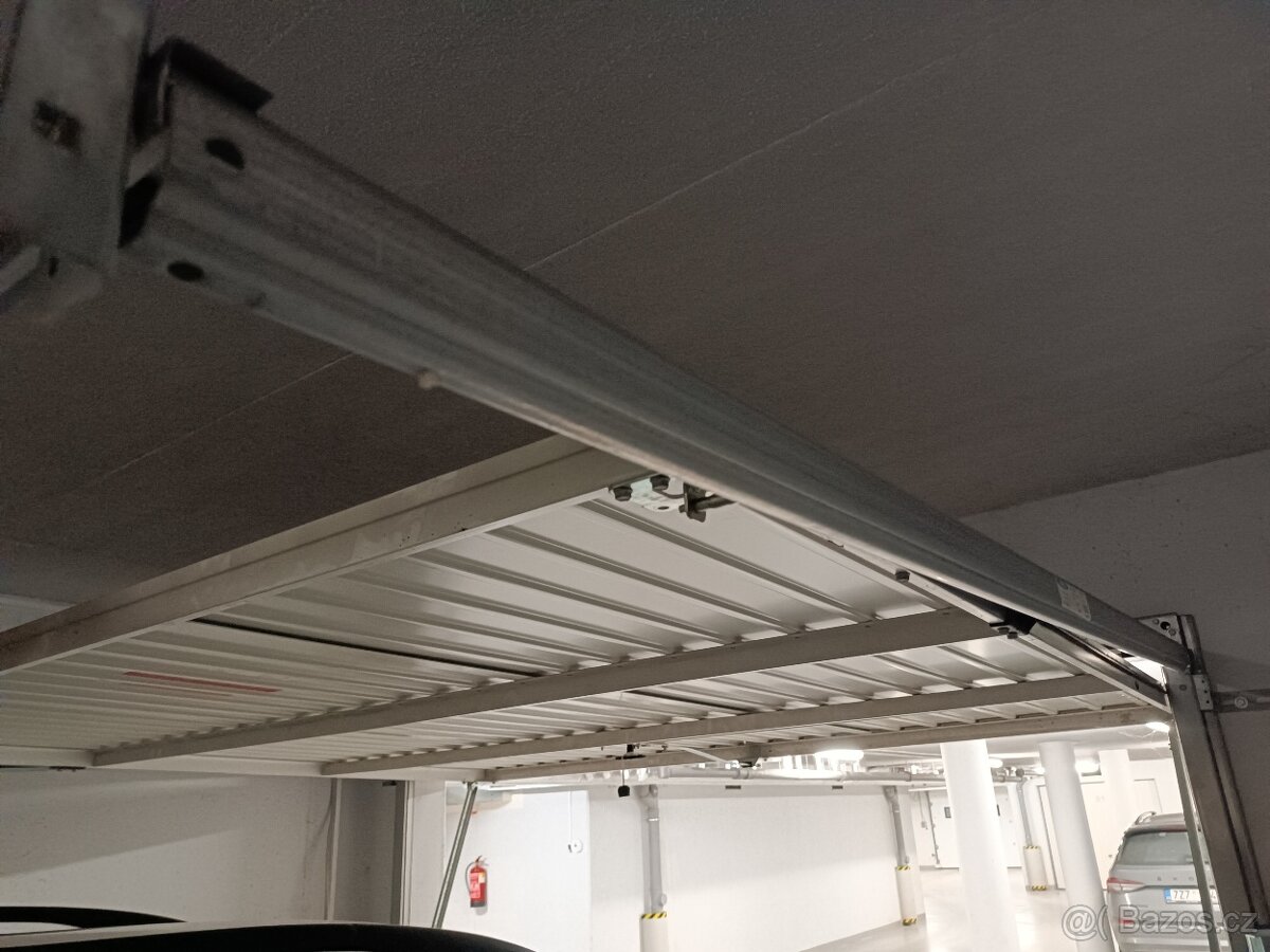 Výklopná garážová vrata - 2