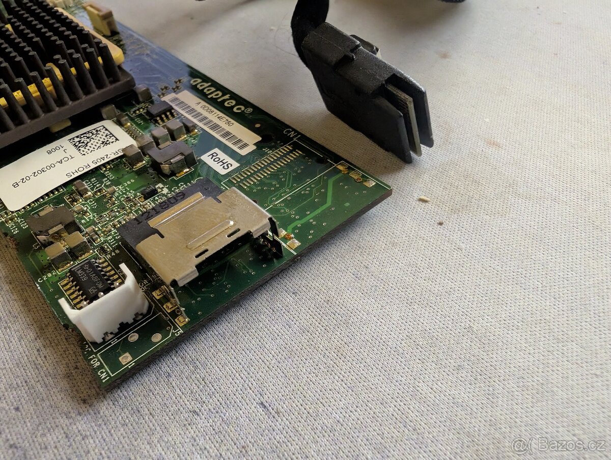 RAID řadič Adaptec Series 2 (ASR-2405) + kabel SFF-8087 - 2