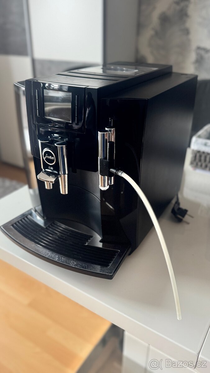 Kávovar Jura E8 - 2