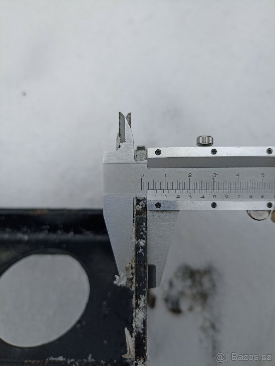 13 ks masivní kovové sloupky - 2