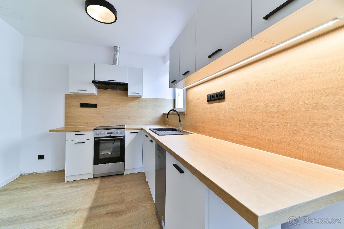 Pronájem bytu 2+1 66 m² U Divadla, Sokolov - 2