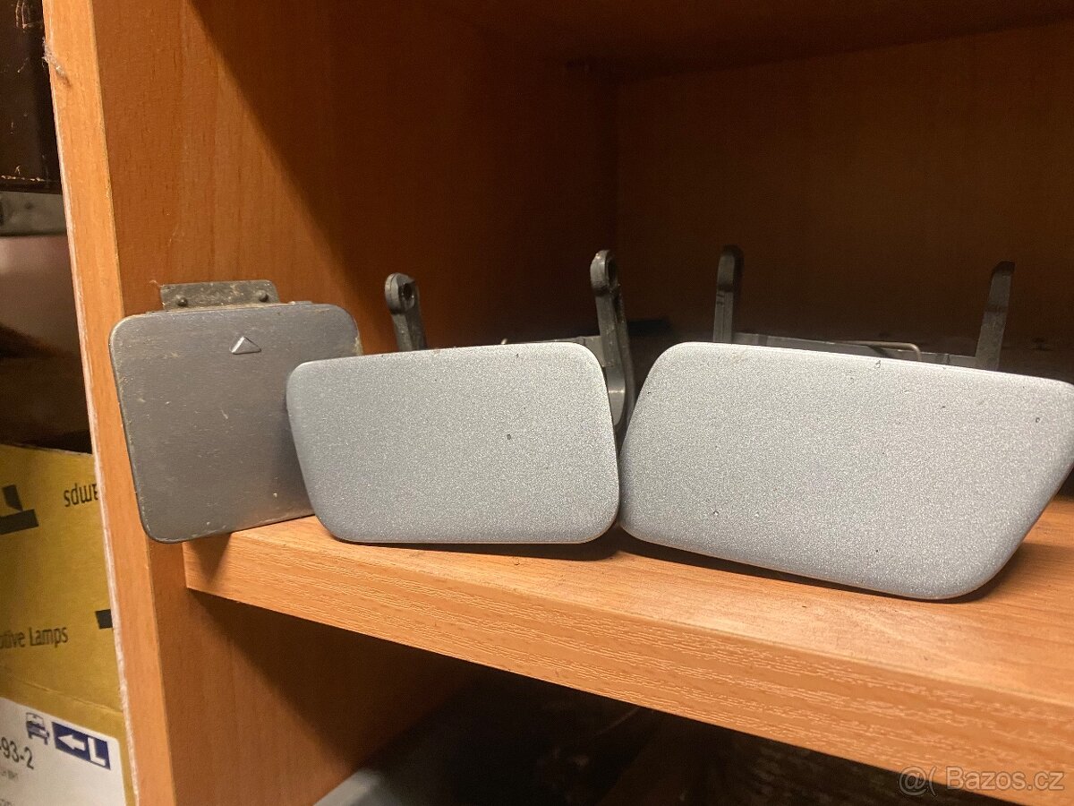 Krytky ostřiků plus krytka od tažného E60/61 - 2