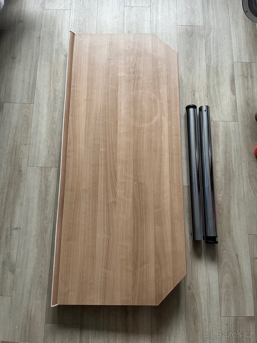 Kuchyňský masivní stůl Egger - Rakousko - 2