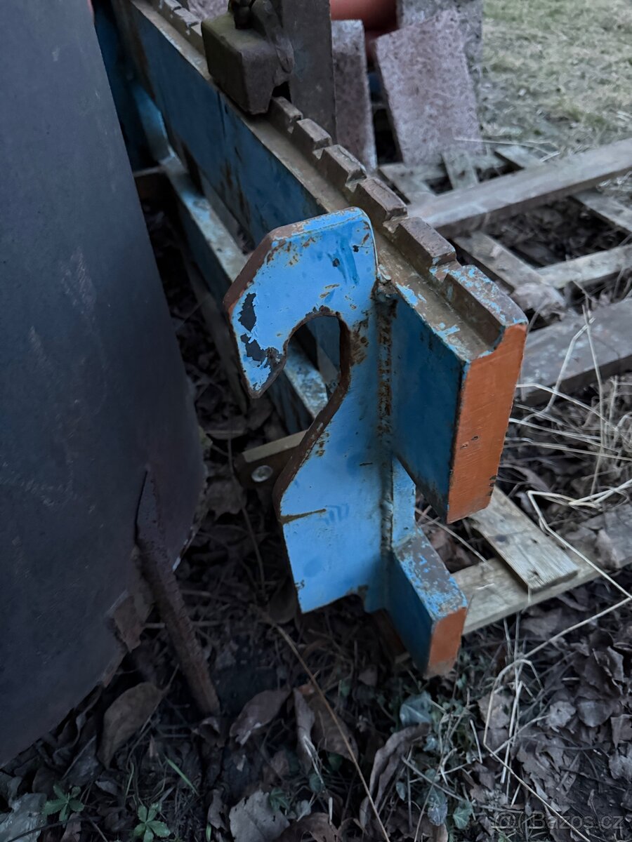 Paletové vidle + věž - 2