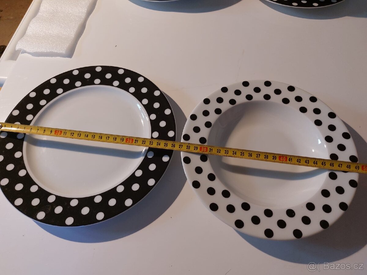 Nová sada českého porcelánu. - 2