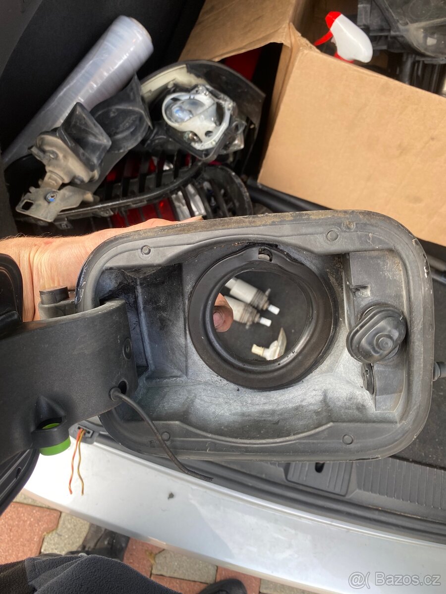 Víčko nádrží BMW e60 e61 - 2
