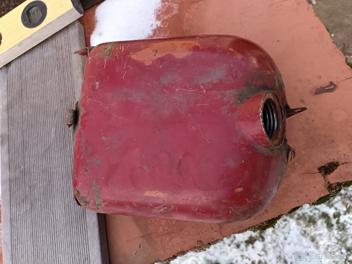 Nádrž 550/555 Pařez - 2