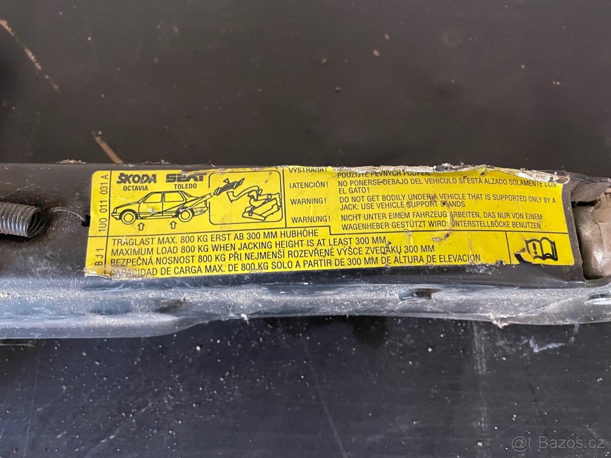 Octavia 1 originální hever z rezervy - 2