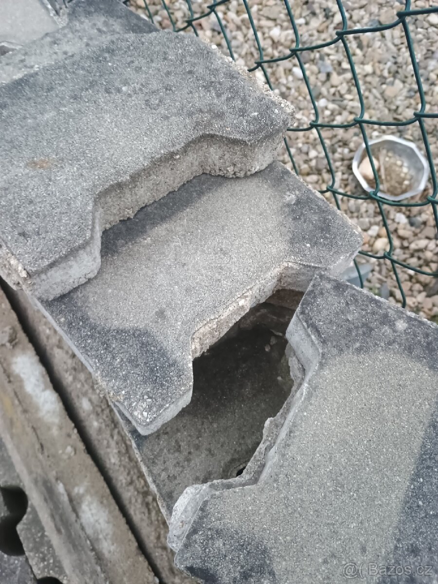 Zamkova dlazba 4cm Íčko - 2