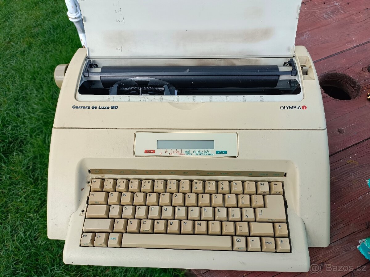 Starý elektrický psací stroj - 2