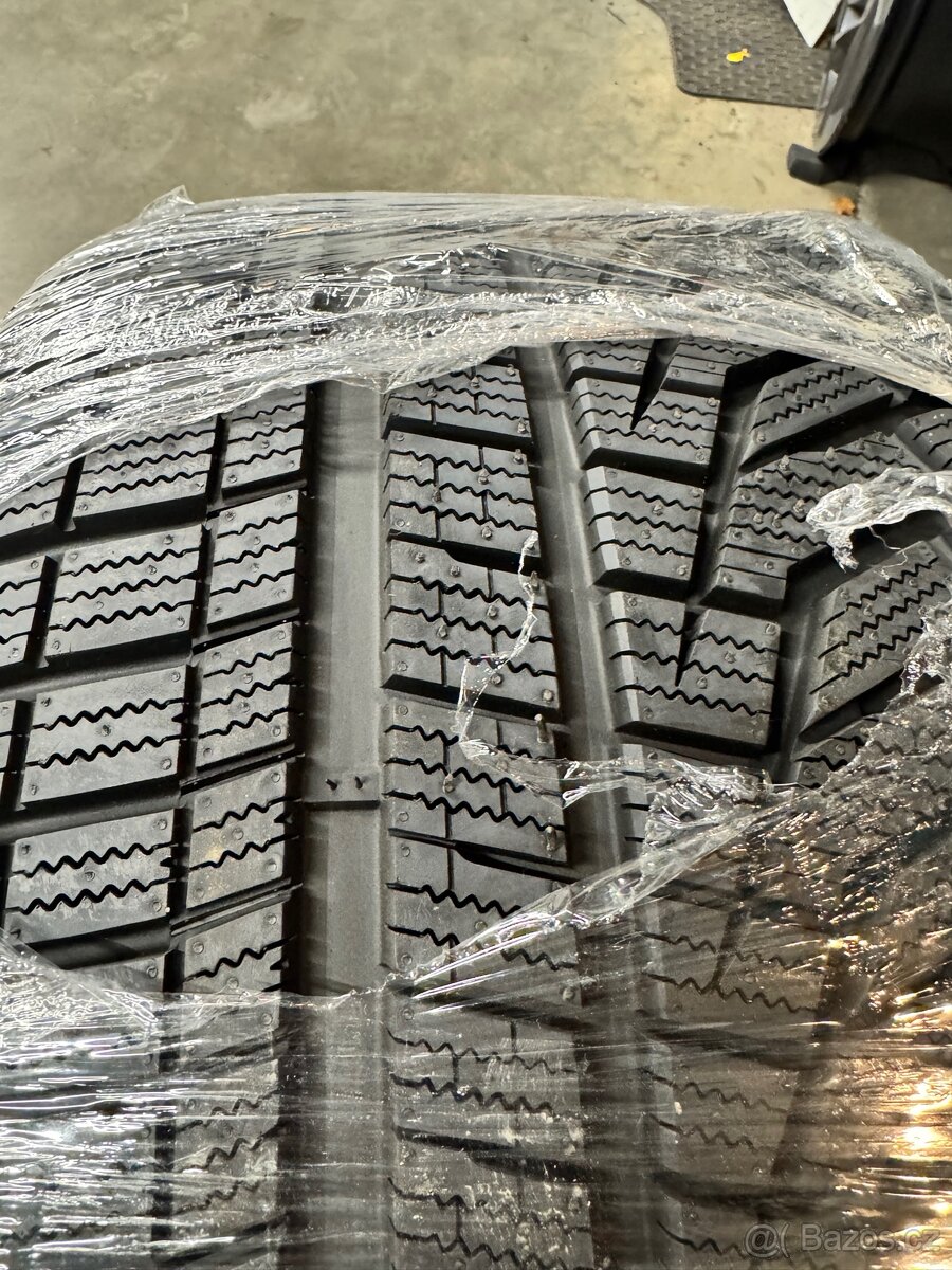 Zimní pneu 295/30r19 Hankook winter evo 2 - 2