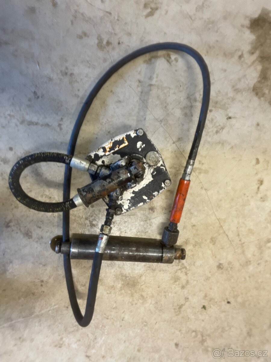 Ruční hydraulická pumpa liaz - 2