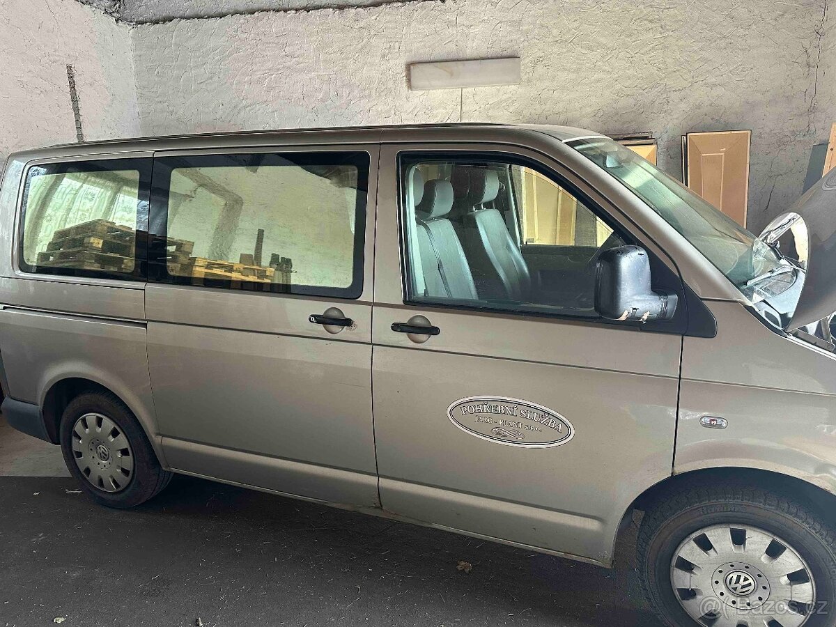 VW Transporter T5 - pohřební speciál - 2
