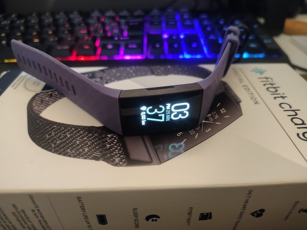 Chytrý náramek Fitbit Charge 4 - 2