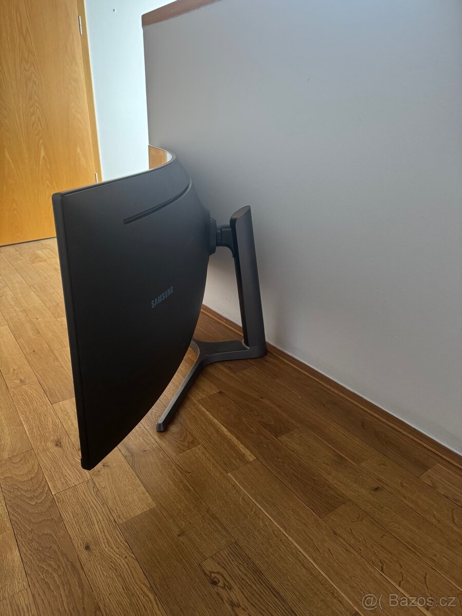 Samsung CRG9 49” – 5120×1440, 120 Hz - 2