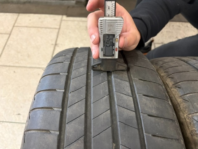 Bridgestone 225/45/18 - 2