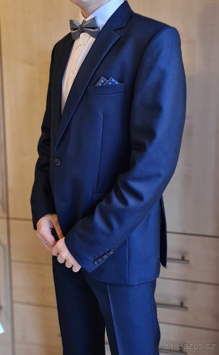 Kvalitní pánský / chlapecký oblek - 2
