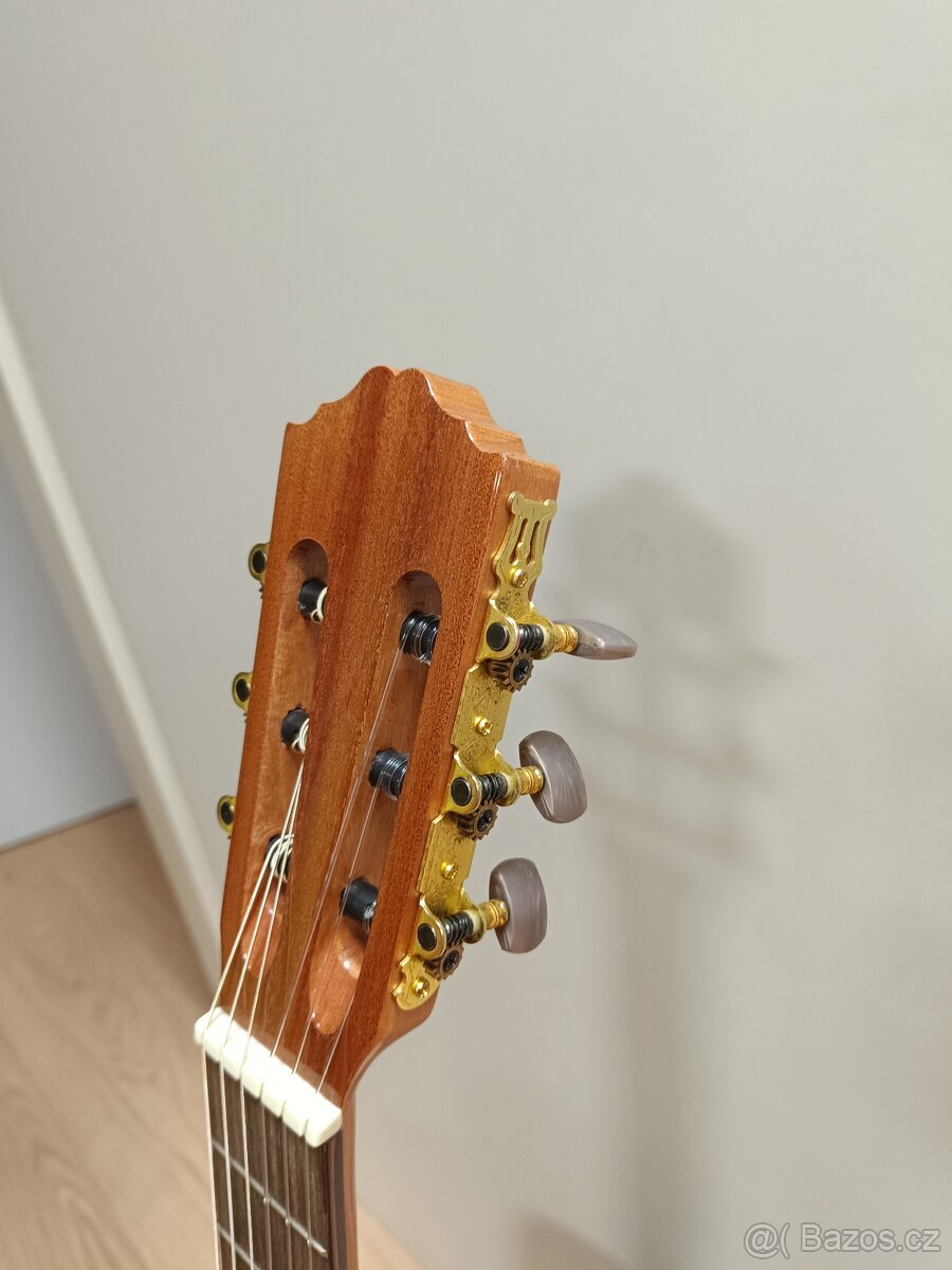 Prodám klasickou 4/4 kytaru Salvador Cortez- Kyjov - 2