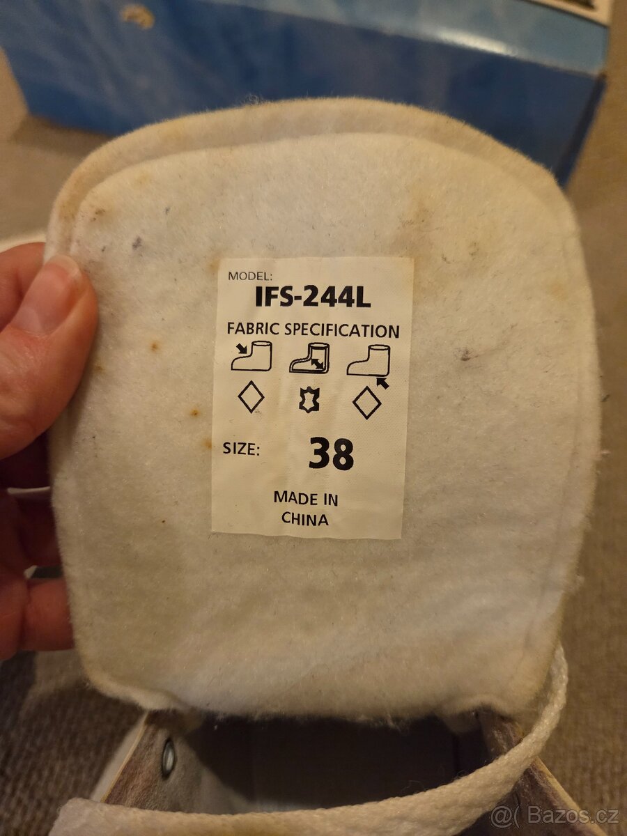 Bílé brusle vel 38 - 2