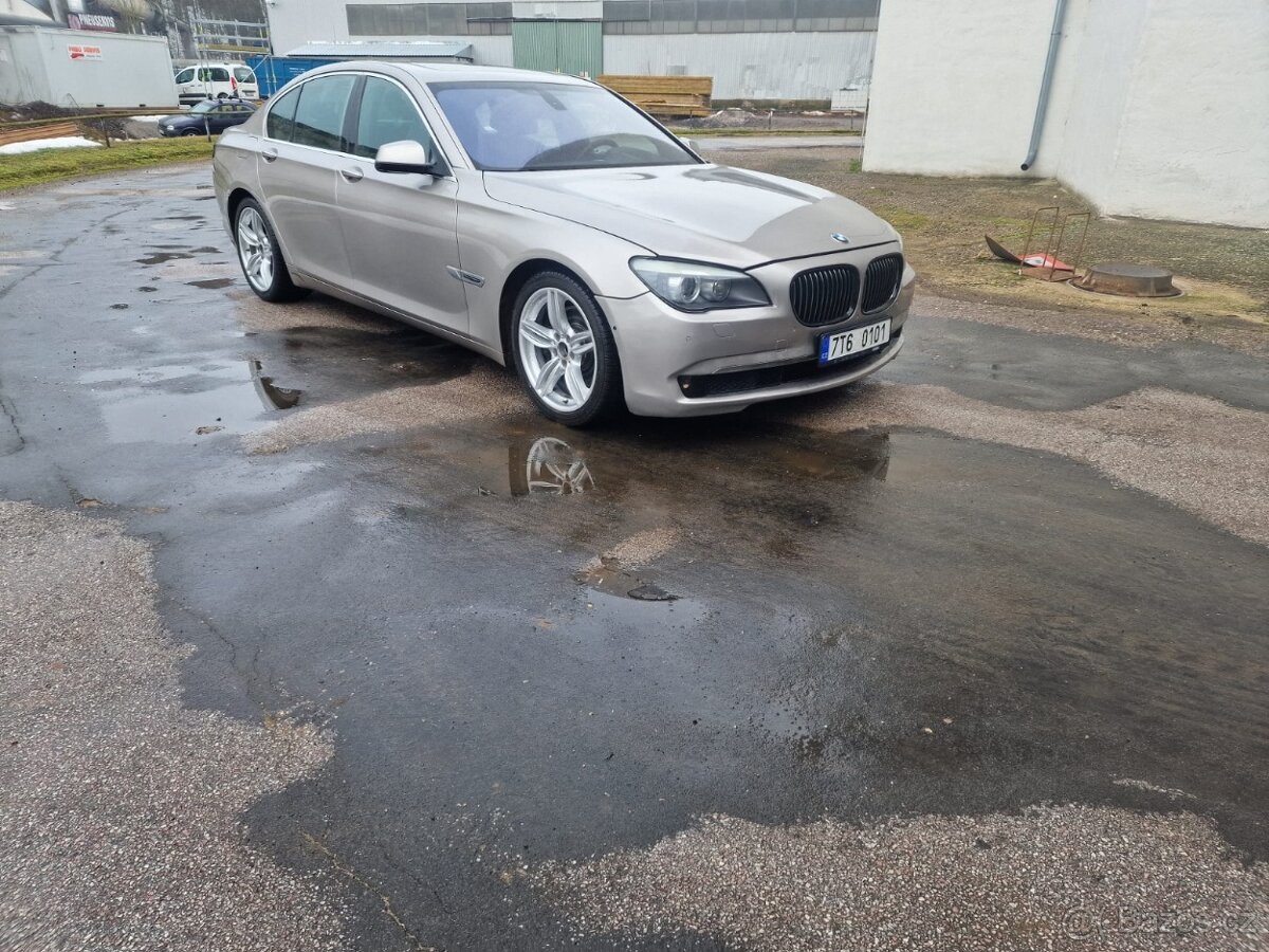 BMW 740d f01 rok 2010 velká výbava najeto 420tkm , - 2