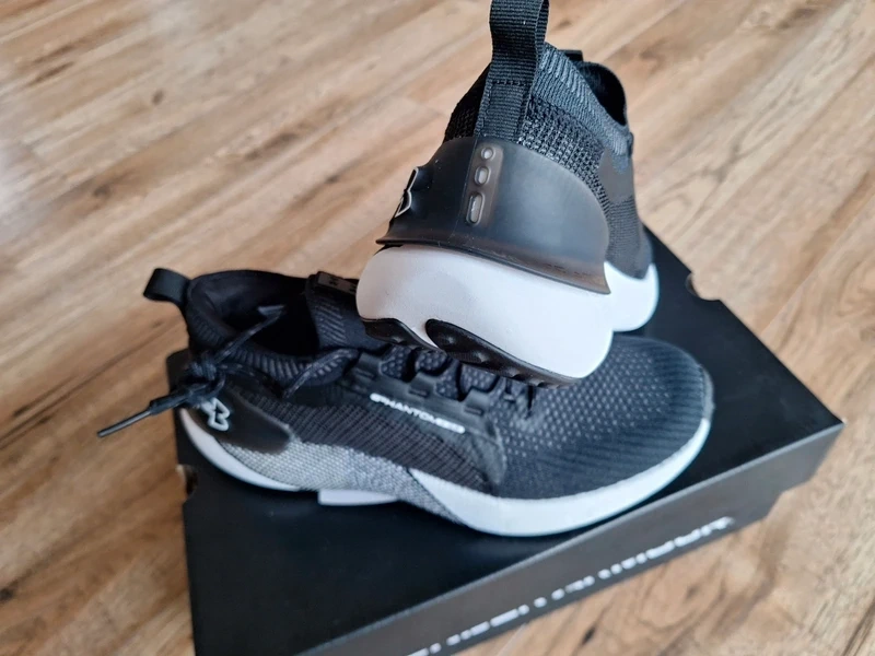 Nové běžecké Under Armour Hovr Phantom 3 - 2