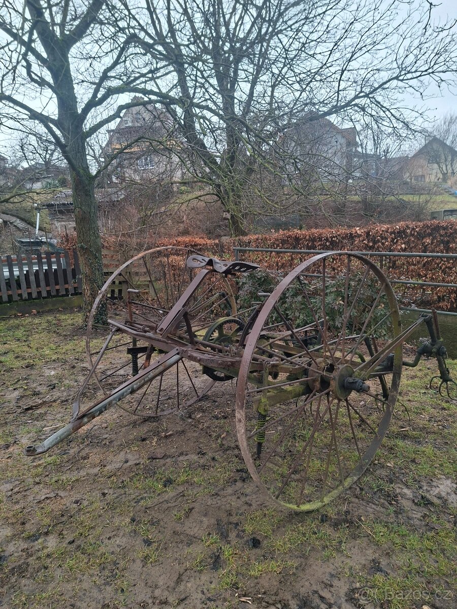 Koňský obraceč - 2