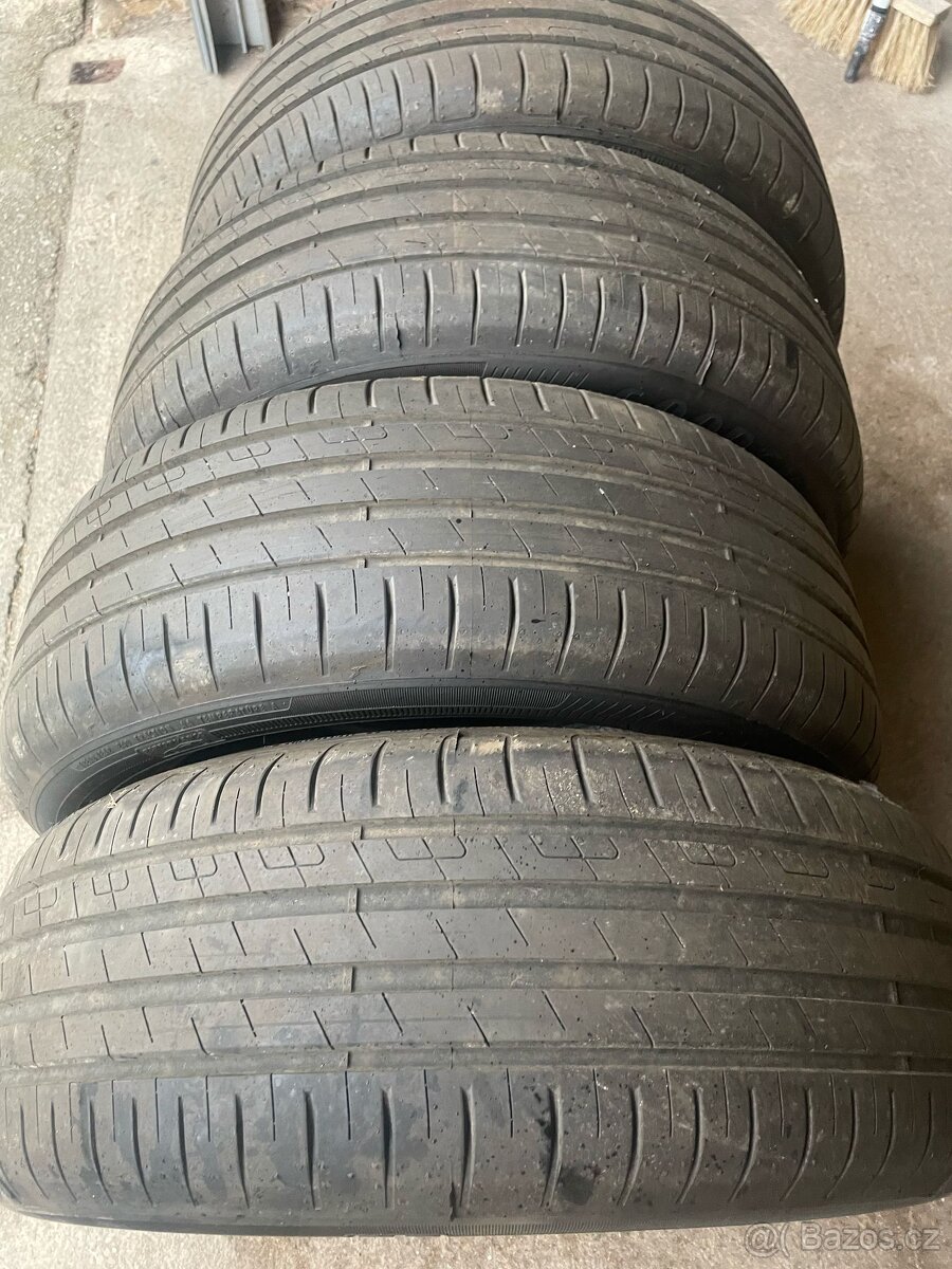 Pneu z nového auta 215/55 r17 - 2