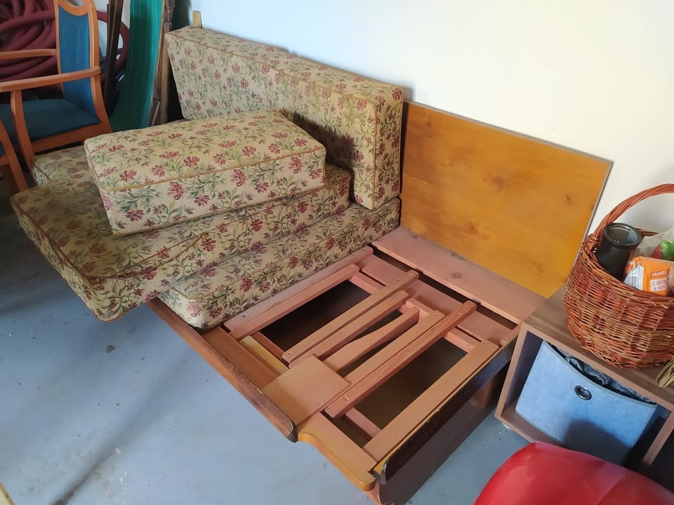 Rozkládací gauč - 2