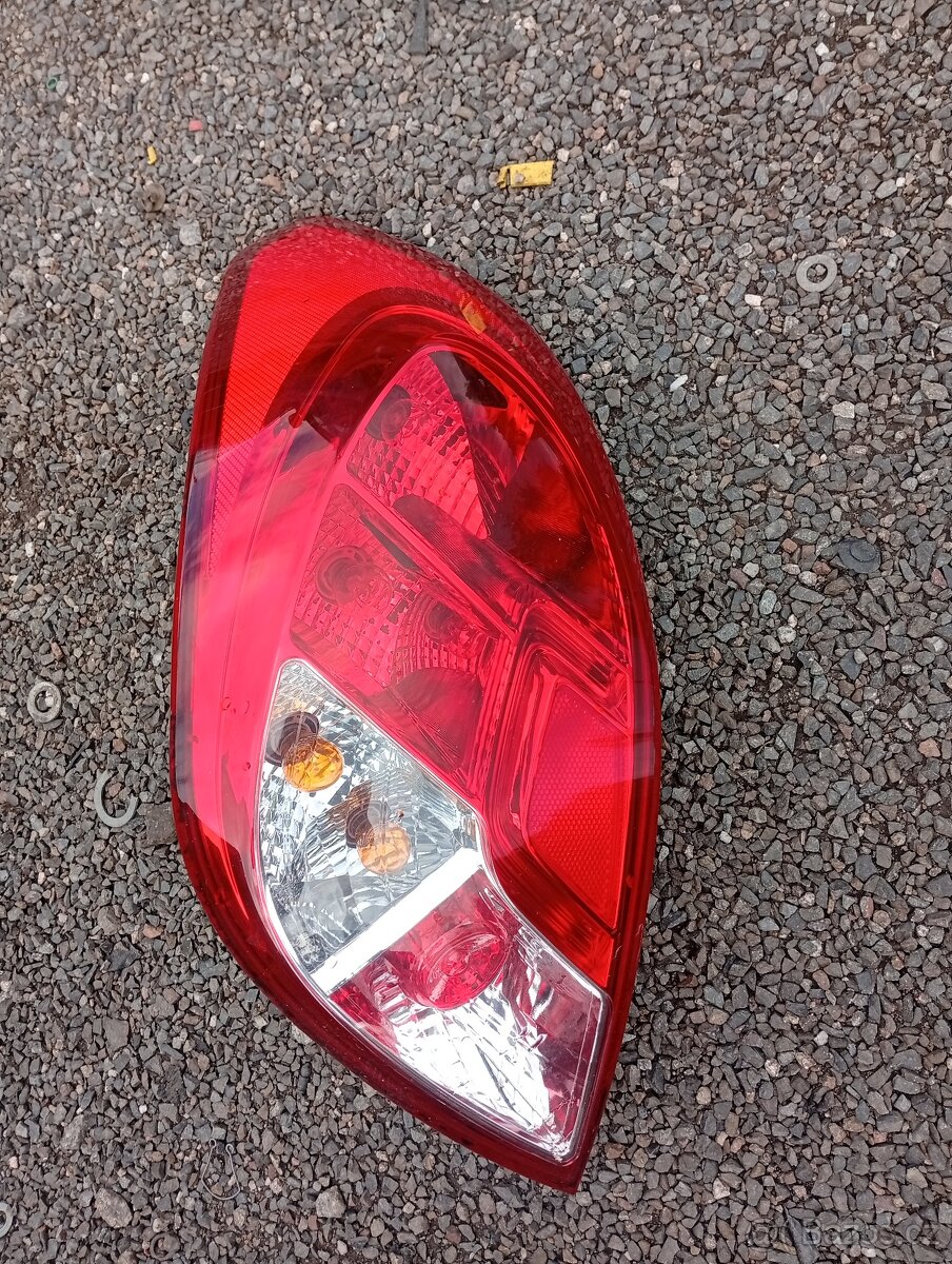 HYUNDAI I20 ZADNÍ LEVÉ SVĚTLO Z RV 2015 PĚKNÉ - 2