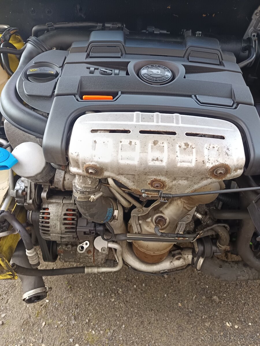 Škoda fabia 2 díly z motoru a jeho příslušenství. - 2