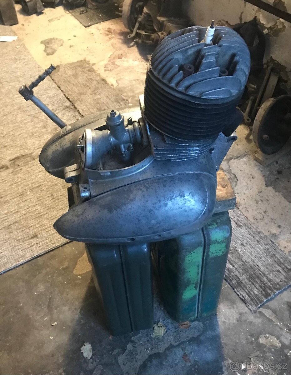 Jawa pérák motor 250 - 2